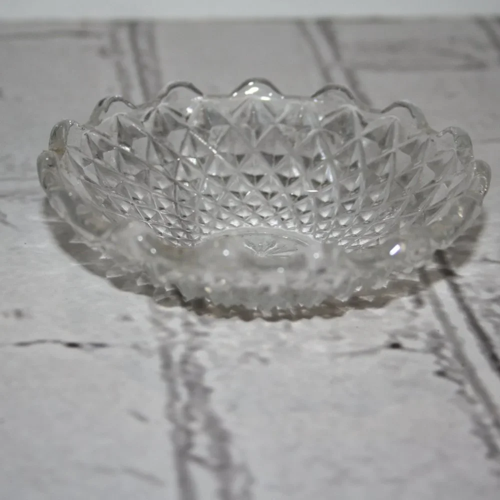 💎 Vintage Glass Ring Dish · 4
